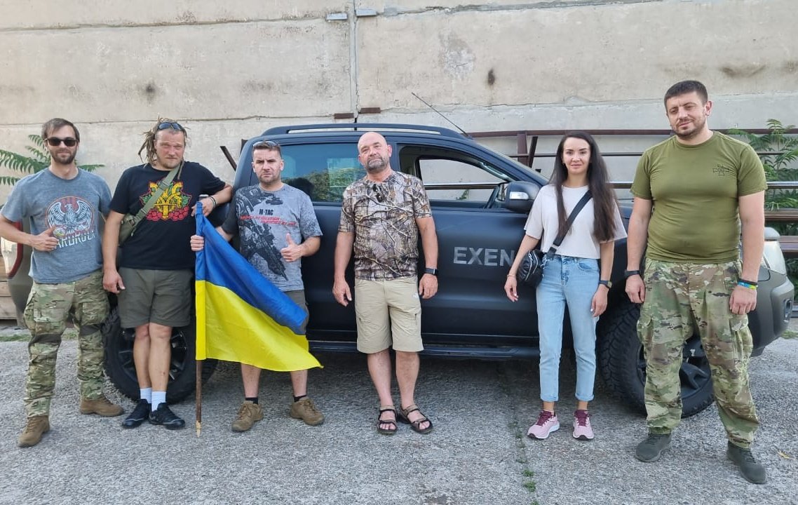 Exen's tweet image. ✔️ 335
Ford Ranger dla Jury z 55 brygady artyleryjskiej
To jest gość, któremu dowództwo na podstawie hejterskiego donosu dziwacznie zakazało zbierania na auto. Czterokrotnie ranny, w tym dwa razy ciężko, dalej walczy. My takich zakazów nie lubimy, więc podarowaliśmy mu jedną z…