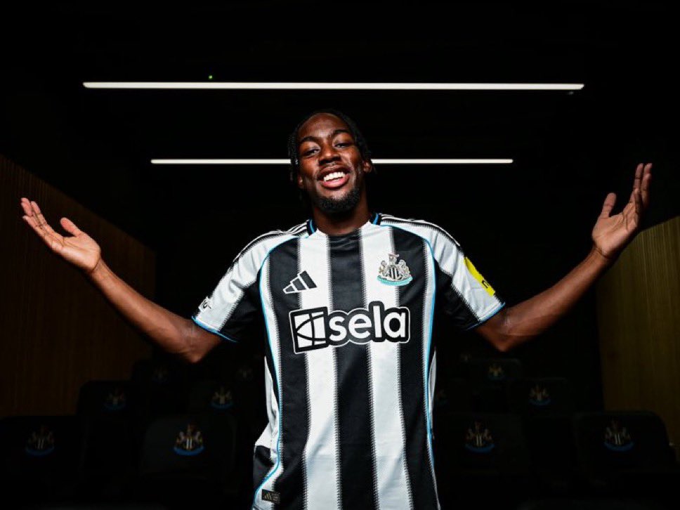 Aaron Stokes (@aaronjstokes) on Twitter photo The wait is over! Anthony Elanga confirmed 🇸🇪🇸🇪🇸🇪
“I’m excited, I’m really happy but most importantly I’m ready. I’m ready to put on this black and white top to really fight for this team and give everything for the passionate fanbase that lives and breathes football” 👊 The wait is over! Anthony Elanga confirmed 🇸🇪🇸🇪🇸🇪
“I’m excited, I’m really happy but most importantly I’m ready. I’m ready to put on this black and white top to really fight for this team and give everything for the passionate fanbase that lives and breathes football” 👊