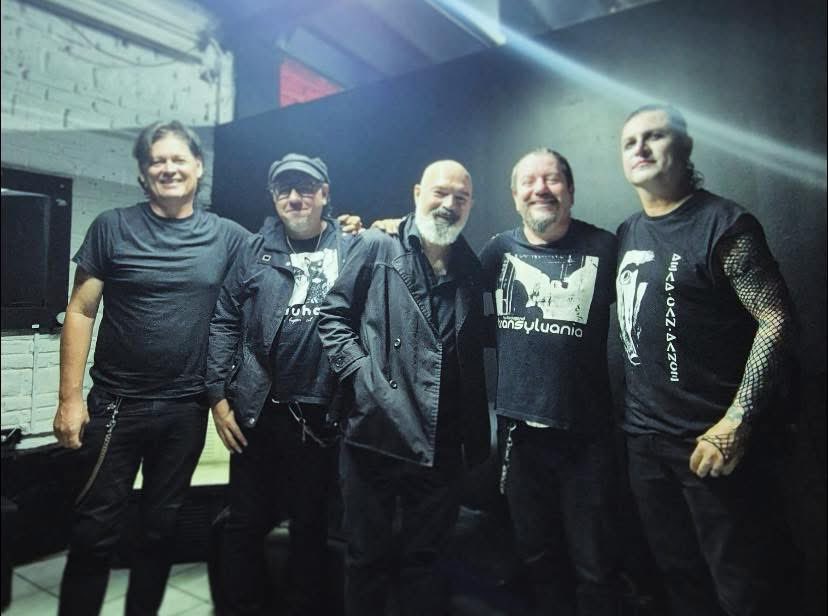 Con los carnales de Halo Negro en camerinos de Foro Independencia.
¡Gran proyecto!

#AvesAVeces