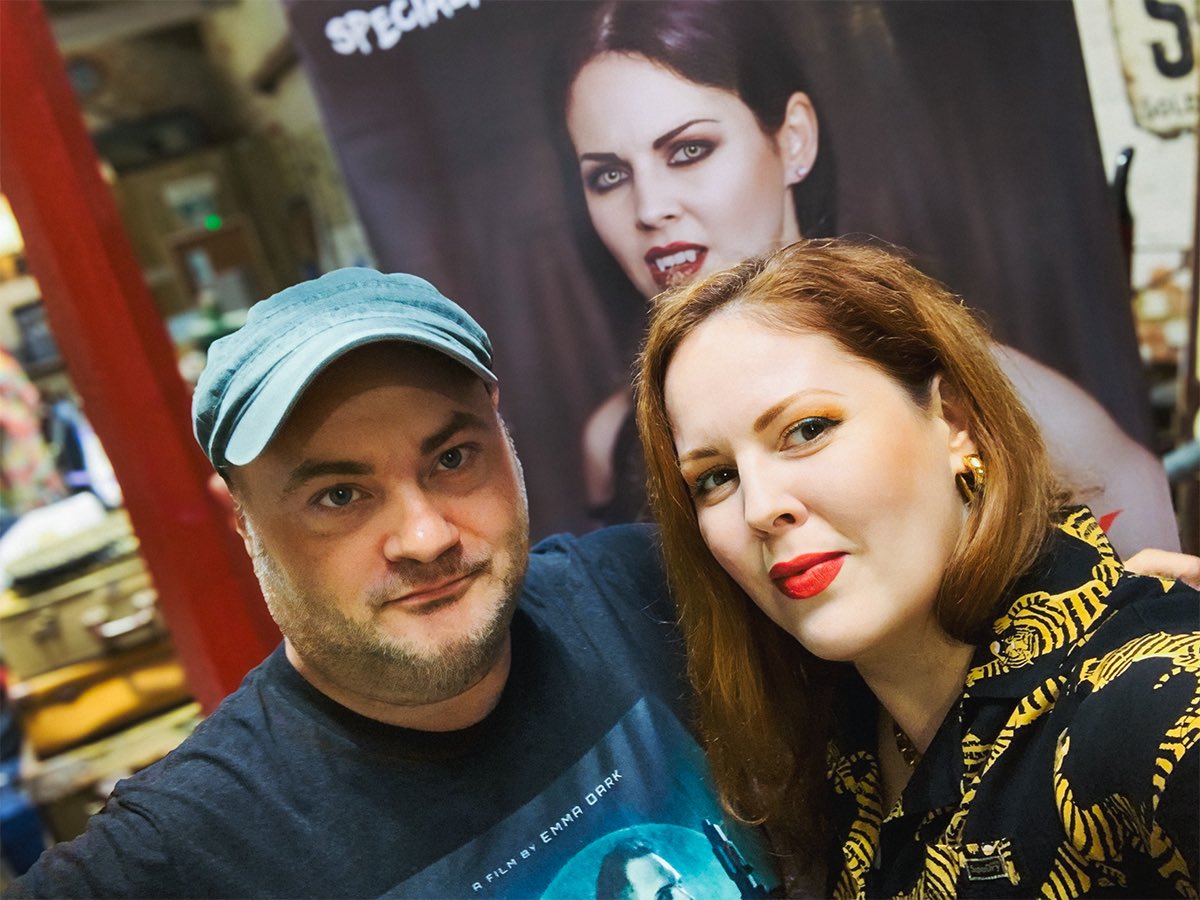 EmDarkOfficial's tweet image. Lovely to catch up with #MrSheltonTV whilst I was autographing at the fab Shed of Hell convention in Rushden last weekend. It’d been far too long! 🎬
. . .
#AutographSigning #ShedOfHell #Convention #Filmmaker #Actor #Model