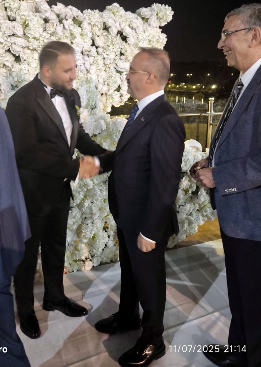 Cumhurbaşkanlığı Strateji ve Bütçe Başkanımız İbrahim Şenel'in kıymetli oğlu Burak'la, Veysel Üneş'in değerli kızı Bahtınur'un nikâh törenine katıldık.

Genç çiftimize ömür boyu saadet diliyor, Şenel ve Üneş ailelerini can-ı gönülden tebrik ediyoruz.