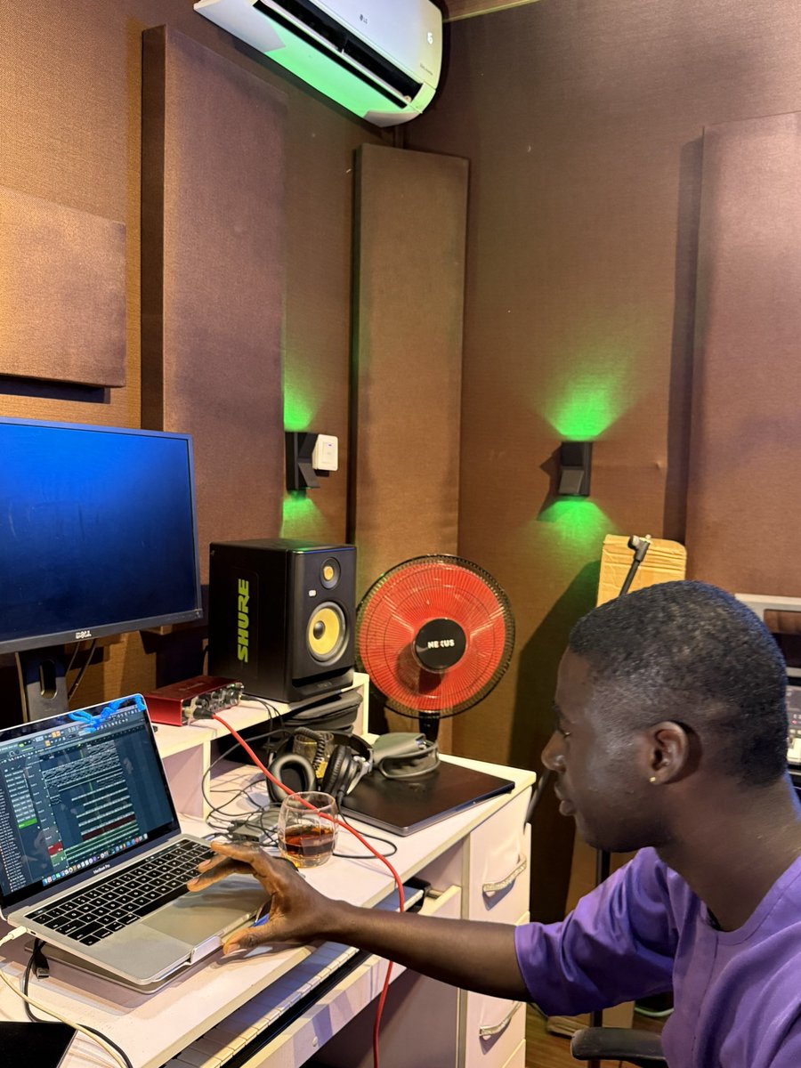 only1wavytk's tweet image. Book session let make good music 🎶 💜🎈

#beatmaker #mixandmastering #musicproducer #wavytk #trenchkid