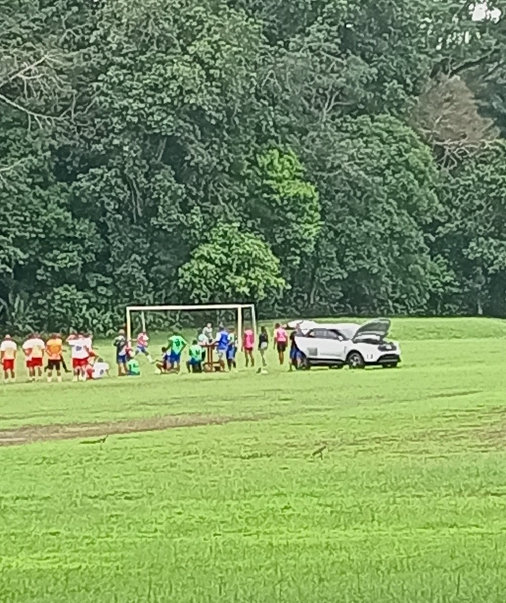 #SomosmáslosqueAmamosPanamá🇵🇦 (@djskn) on Twitter photo Señores <a href="/policiadepanama/">Policía Nacional</a> ... El área verde del McGrath Field en la Comunidad de Gamboa, NO es estacionamiento para carros. El vía crusis de todos los viernes. Los residentes de la Comunidad, son quienes hacen un esfuerzo para mantener el campo en ÓPTIMAS condiciones. Señores <a href="/policiadepanama/">Policía Nacional</a> ... El área verde del McGrath Field en la Comunidad de Gamboa, NO es estacionamiento para carros. El vía crusis de todos los viernes. Los residentes de la Comunidad, son quienes hacen un esfuerzo para mantener el campo en ÓPTIMAS condiciones.