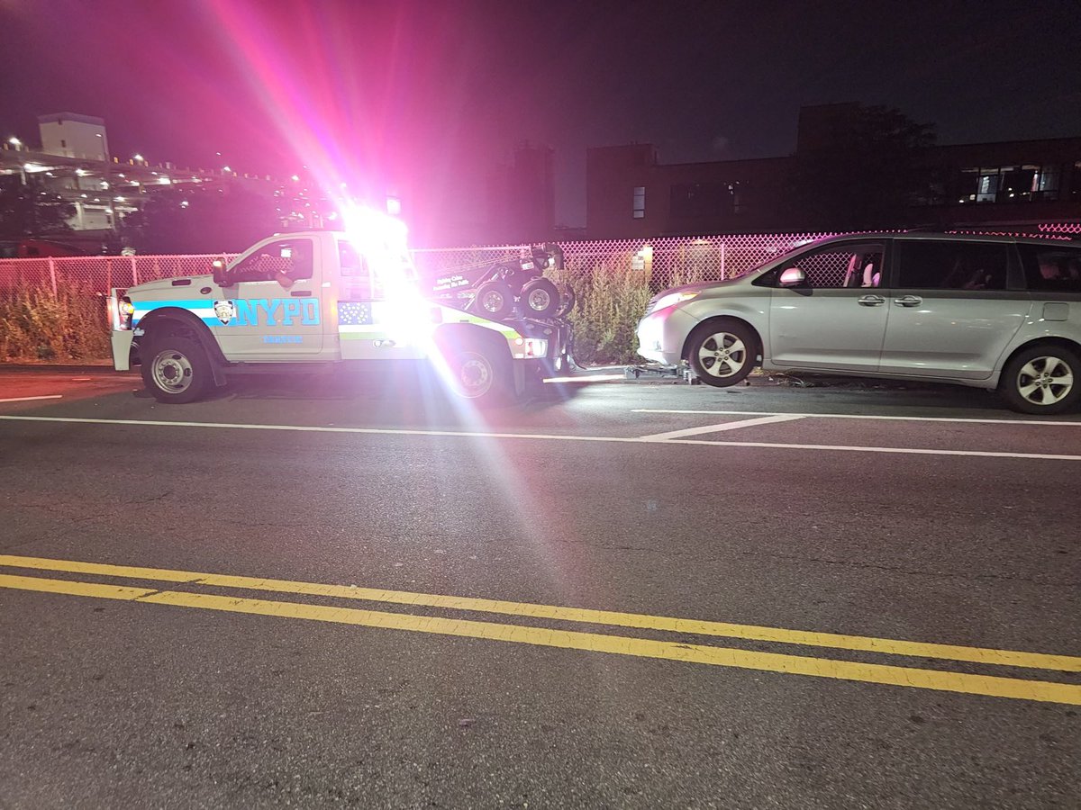 NYPD104Pct's tweet image. Another successful tow operation conducted by your 104 Officers. Multiple vehicles removed from local streets, freeing up parking for residents.