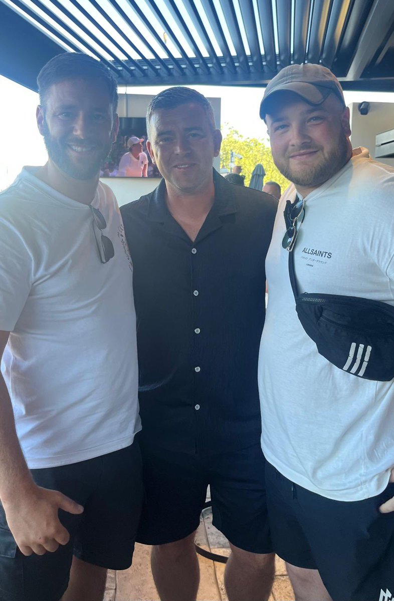 🎶 Never mind I’ll find, someone like Schuuu 🎶 <a href="/walshyt100/">Tom Walsh</a> 

#BWFC