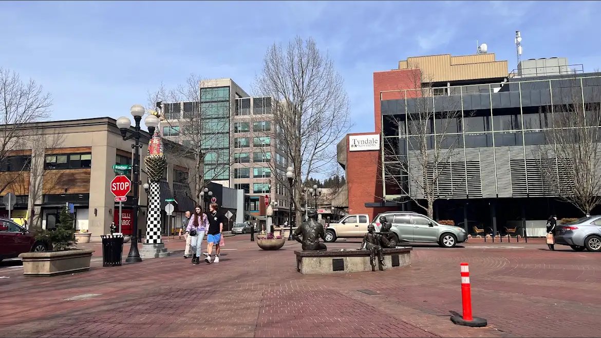 Eugene, OR (UO) (Lane County) 

75% White, 11% Hispanic
43.4% college educated

Median household income: $65,663

2004: Kerry +35.2 🔵
2008: Obama +46.6 🔵
2012: Obama +44.4 🔵
2016: Clinton +42.6 🔵
2020: Biden +50.5 🔵
2024: Harris +47.1 🔵