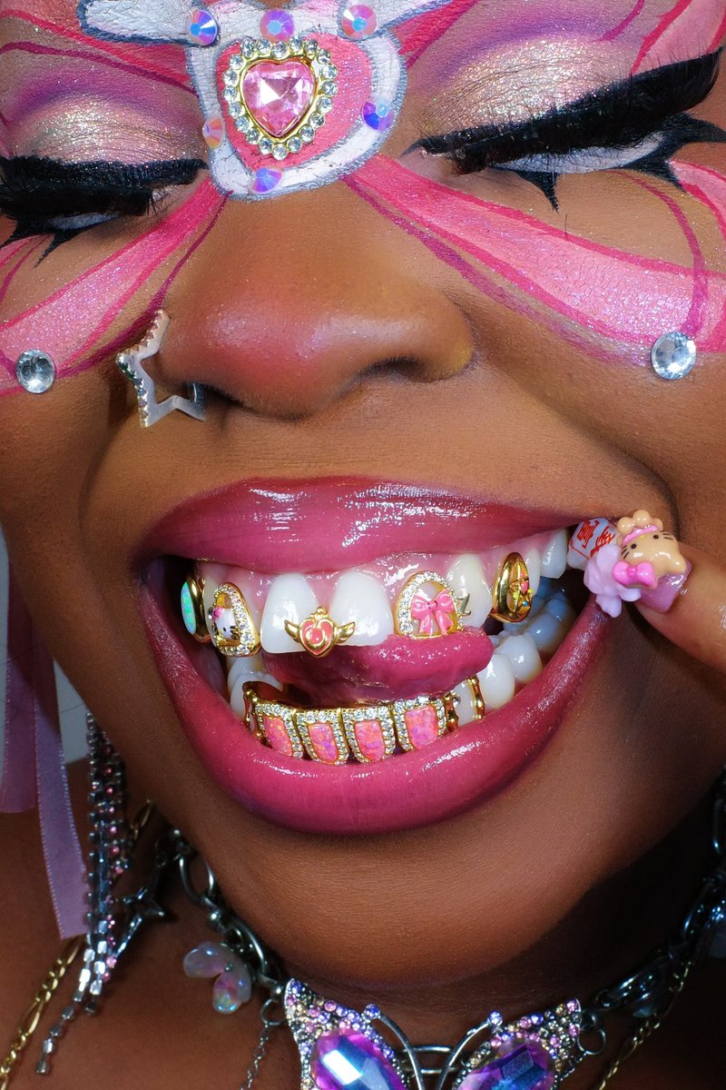 My kawaii grillz 💕