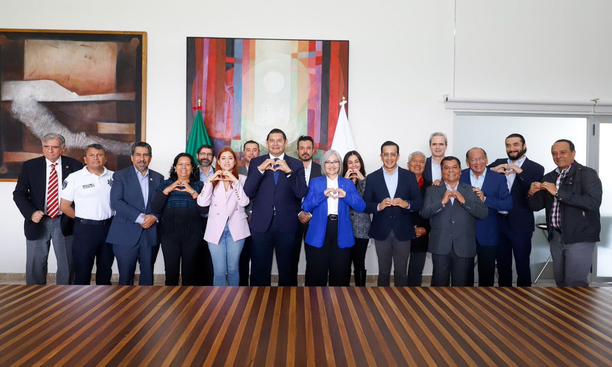 Alejandro Armenta (@armentapuebla_) on Twitter photo 🗣️ #PensarEnGrande es dialogar sobre la #Seguridad y educación. ✍🏻
🤝🏻 Nos reunimos con el Consorcio Universitario de Puebla, convencidos que desde la formación académica y con el respaldo de nuestra presidenta, la Dra. <a href="/Claudiashein/">Claudia Sheinbaum Pardo</a>, podemos construir un estado con justicia y 🗣️ #PensarEnGrande es dialogar sobre la #Seguridad y educación. ✍🏻
🤝🏻 Nos reunimos con el Consorcio Universitario de Puebla, convencidos que desde la formación académica y con el respaldo de nuestra presidenta, la Dra. <a href="/Claudiashein/">Claudia Sheinbaum Pardo</a>, podemos construir un estado con justicia y