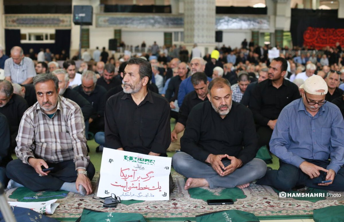 Danialmemar2's tweet image. رهبر انقلاب: مرگ بر آمریکا، یک خطمشی است.
در خانه اگر کس است، یک حرف بس است