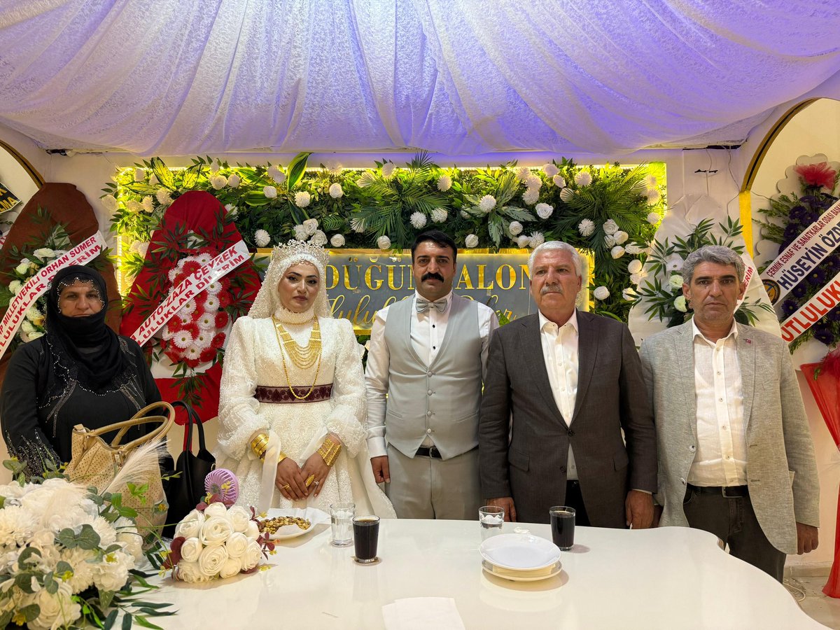 İlçe Başkanımız Sayın Hayrettin Kızılarslan ile birlikte Kenan ve Hava çiftinin düğün törenine katılarak mutluluklarına ortak olduk.

Genç çifte ömür boyu mutluluklar dilerim.