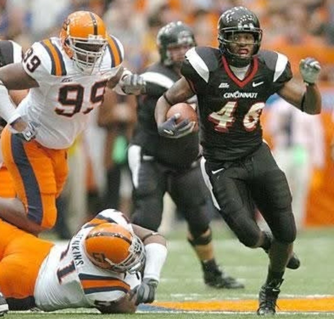 Coach_Moore48's tweet image. 48 days until them Bearcats are back on the field. Oooh oooohh ooohhh 👏🏾👏🏾👏🏾👏🏾UC 🐻🐾🔴⚫️ @GoBEARCATS @GoBearcatsFB