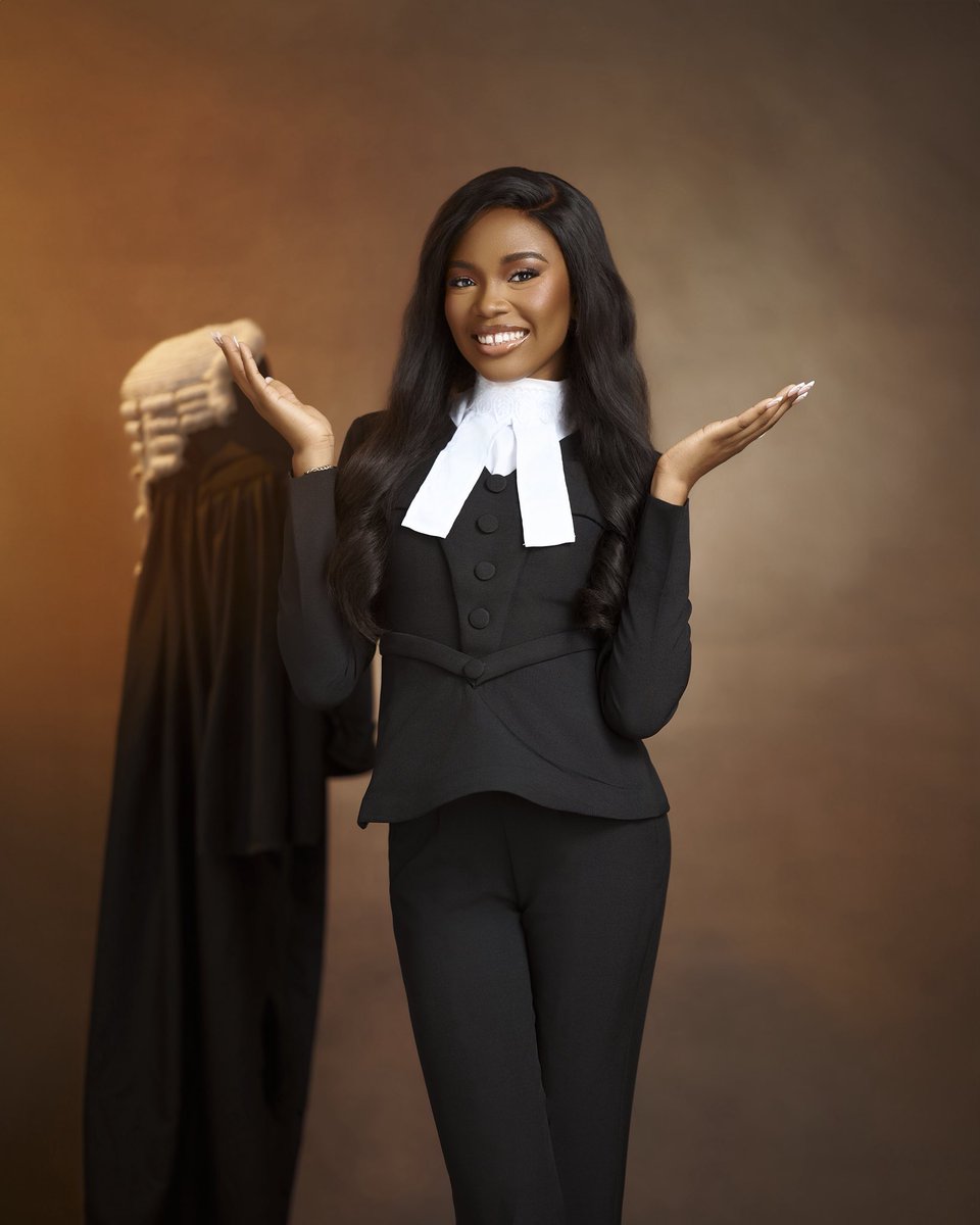 Its_semolos's tweet photo. See this wig yeah? It ain’t bone straight💅🏽

O.O Olowokure, Esq. II. Talk to me niceee 🥳🚀

#calltobar2025 https://t.co/mIyeAwWFx3