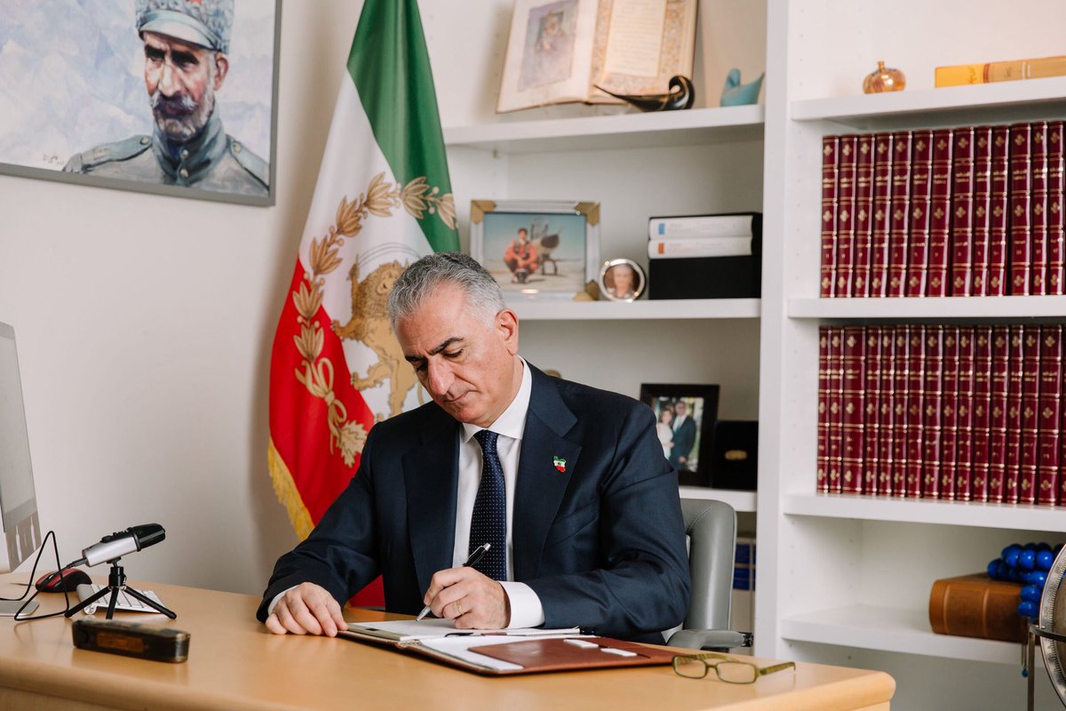 ۱/۵
 دریاسالار ویلیام مک‌ریون زمانی گفت:
«اگر می‌خواهی دنیا را تغییر دهی، روزت را با مرتب کردن تخت‌خوابت شروع کن.»
چون اگر نتوانی کارهای کوچک را درست انجام دهی، هرگز از پس کارهای بزرگ هم برنمی‌آیی.

وقتی به این تصاویر نگاه می‌کنم، همین جمله در ذهنم می‌چرخد: