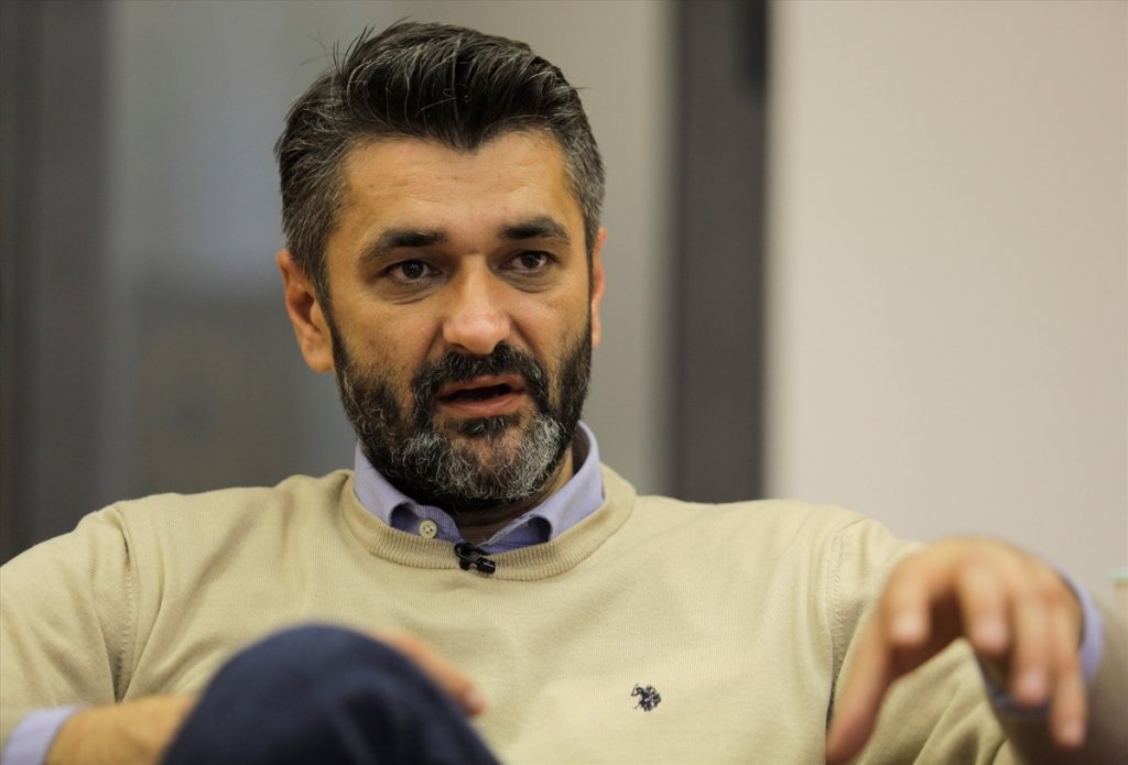 AhmooL's tweet photo. Emir Suljagić je čovjek koji je Srebrenici vratio dostojanstvo. U šest godina Memorijalni centar Srebrenica je postao svjetsko naučno - istraživačko mjesto o istini i pamćenju. Hvala ti za svaki korak ka pravdi i sjećanju. https://t.co/cUKYWgvzM1