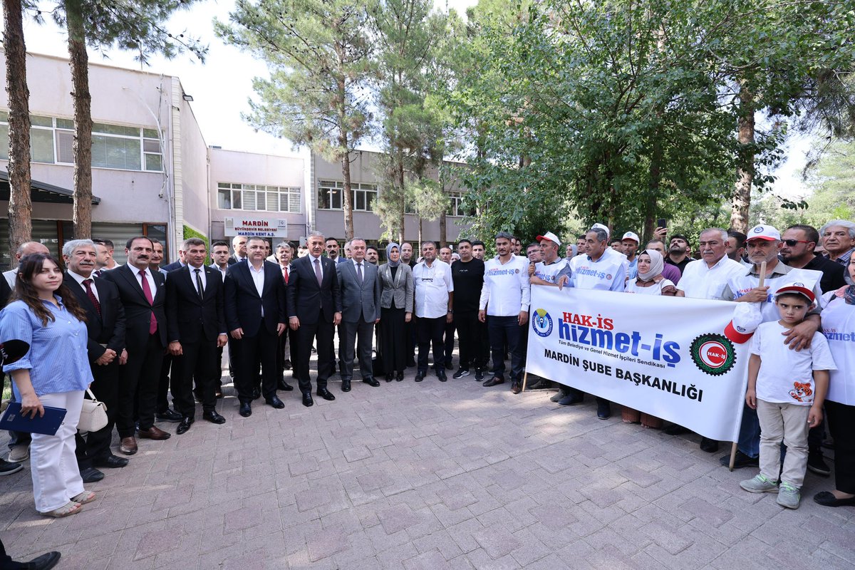 📌Belediyemiz Şirketi Mardin Kent A.Ş. Bünyesinde Çalışan İşçilerimize Müjde❗

Valimiz/Büyükşehir Belediye Başkan Vekilimiz Sayın <a href="/tuncay_akkoyun/">Tuncay Akkoyun</a> ; "1.884 İşçimize Haziran ayından geçerli olmak üzere yürürlükteki Toplu İş Sözleşmesi ile verdiğimiz haklara ilaveten Ek Protokol