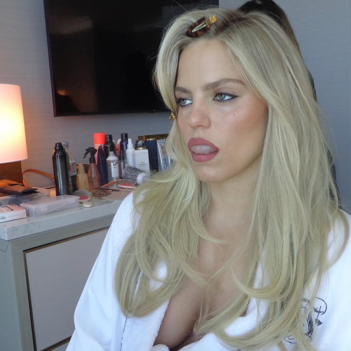 THE PRETTIEST WOMAN ALIVE