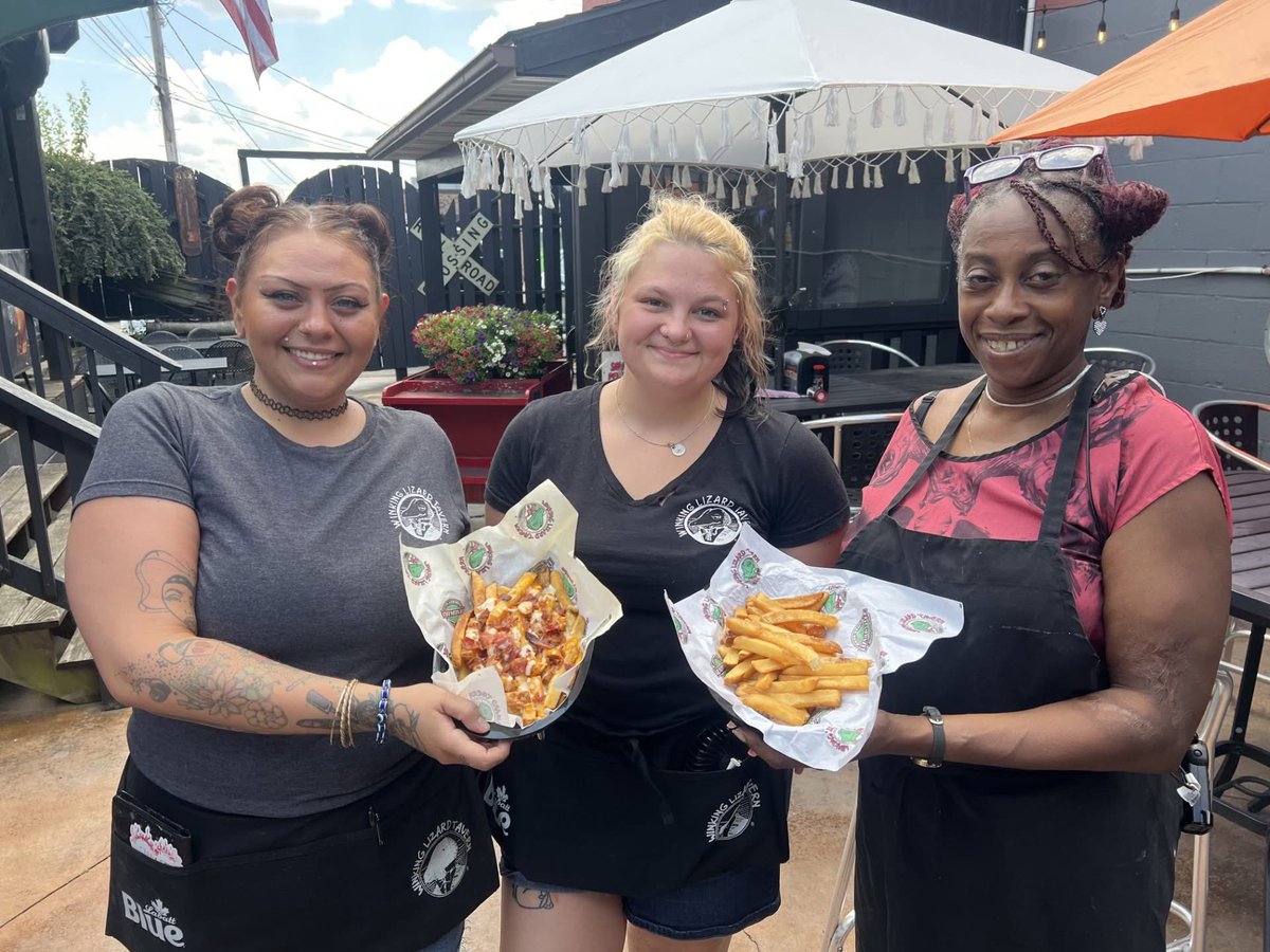 winkinglizard's tweet image. ๐Happy National French Fry Day!๐
Today is all about celebrating everyone's favorite sidekick - French fries!
Are you #TeamRegularFries or #TeamPfredsPreferredPfries???
Wishing you a fry-tastic day full of crispy goodness! Enjoy!
#nationalfrenchfryday #winkinglizard