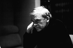 Hace dos años fallecía el escritor de origen checo nacionalizado francés MILAN KUNDERA, autor de "La insoportable levedad del ser".

Libros recomendados:
“El libro de los amores ridículos” (1978).
“La vida está en otra parte” (1972).
“El Libro de la risa y el olvido” (1979).