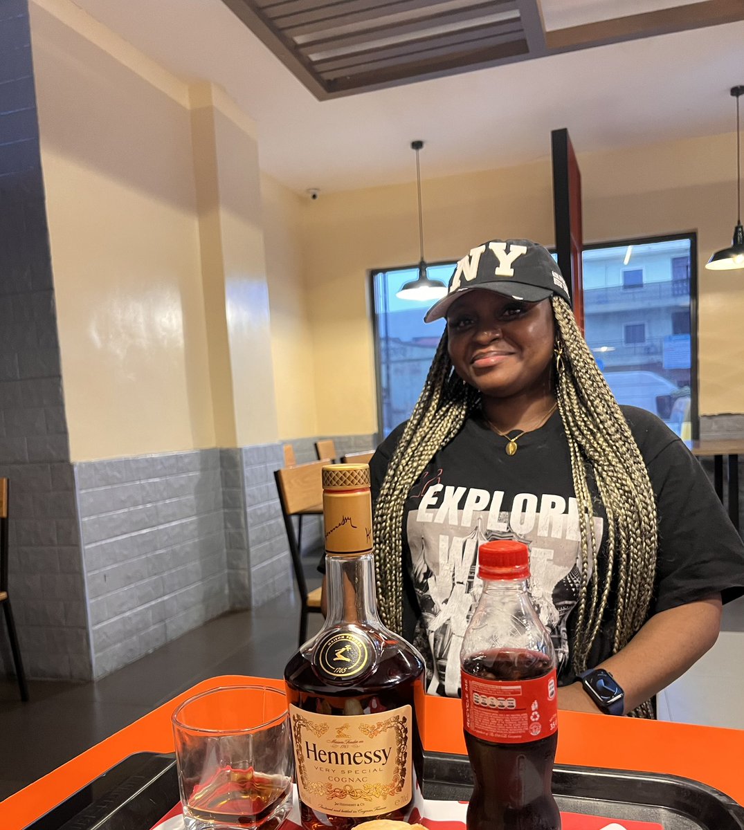 Feyisparkles's tweet photo. Gave myself a faaji moment because it's one of those #HennessyFridays https://t.co/4p8wKbF5vh