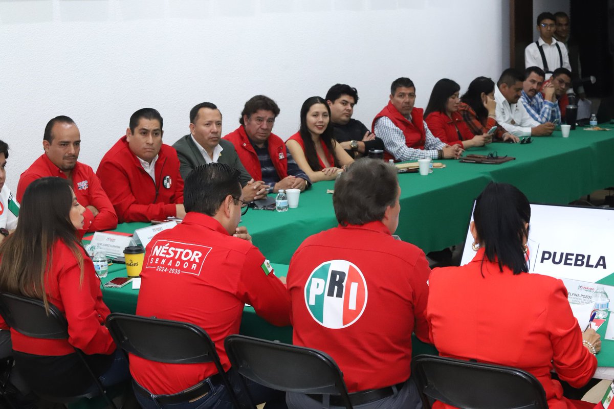 NestorCamarillo's tweet photo. Estamos listos para recuperar espacios y ser la verdadera oposición que México necesita. 🇲🇽
También saludé al delegado @j_marquezmx, con quien compartimos el compromiso de fortalecer al @PRI_Nacional desde Puebla. https://t.co/pDiA4G8J7l