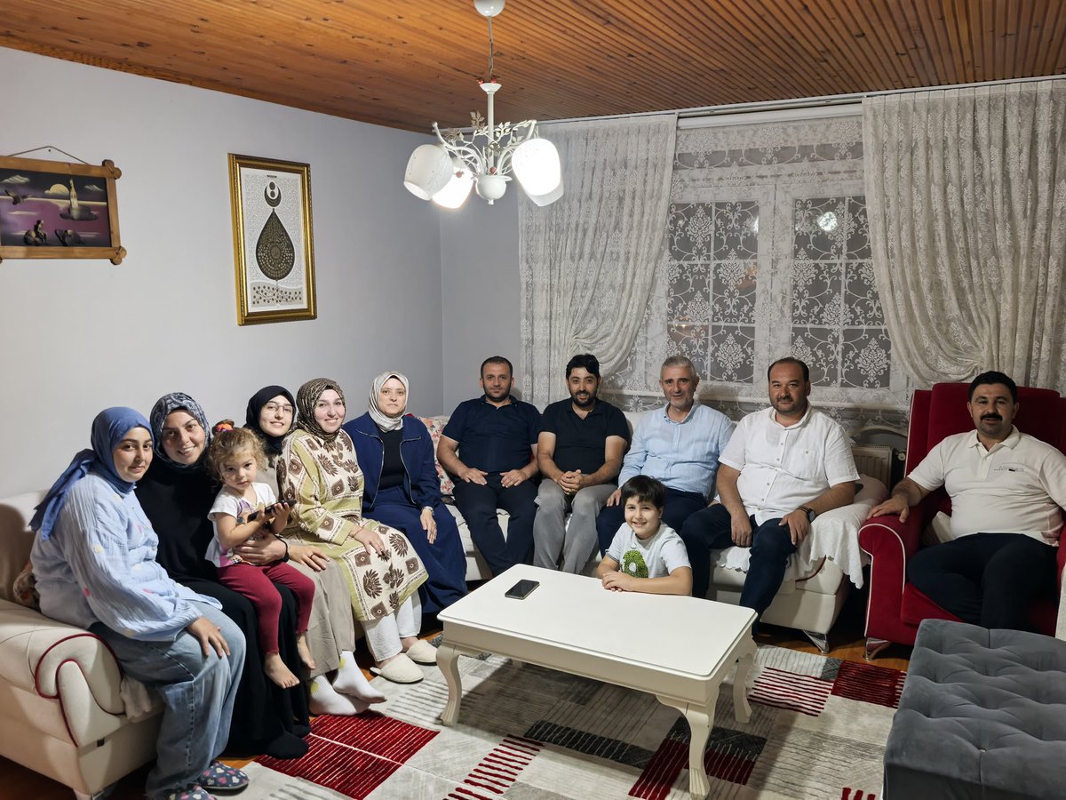 AK Kadın Gebze (@gebzeakkadin) on Twitter photo İlçe Başkanımız Recep Kaya, İlçe Kadın Kolları Başkanımız Habibe Çırak ve yönetimimiz ile birlikte; Ulus Mahalle Başkanımız İbrahim Köse ve Ailesine Ziyarette Bulunduk.
#AkKadınGebze
#DurmakYokYolaDevam🇹🇷
#HepYeniHepİleri🇹🇷
<a href="/tugbaisikercan/">Tuğba IŞIK ERCAN</a>
<a href="/AKKADINGM/">AK Parti Kadın Kolları</a>
<a href="/SahinTalus/">Dr.Şahin Talus</a> İlçe Başkanımız Recep Kaya, İlçe Kadın Kolları Başkanımız Habibe Çırak ve yönetimimiz ile birlikte; Ulus Mahalle Başkanımız İbrahim Köse ve Ailesine Ziyarette Bulunduk.
#AkKadınGebze
#DurmakYokYolaDevam🇹🇷
#HepYeniHepİleri🇹🇷
<a href="/tugbaisikercan/">Tuğba IŞIK ERCAN</a>
<a href="/AKKADINGM/">AK Parti Kadın Kolları</a>
<a href="/SahinTalus/">Dr.Şahin Talus</a>
