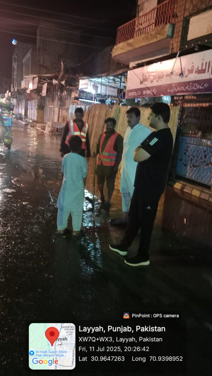 اسسٹنٹ کمشنر لیہ حارث حمید خان صدر بازار اور پولیس سٹیشن سٹی کی اطراف میں بارش کے پانی کے نکاس کے آپریشن کا جائزہ لے رہے ہیں
<a href="/MaryamNSharif/">Maryam Nawaz Sharif</a> <a href="/CS_Punjab/">Chief Secretary Punjab</a> <a href="/Division_dgk/">Commissioner D.G.Khan Division</a>