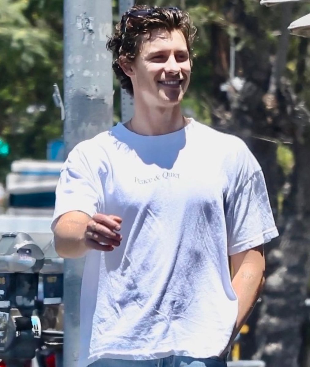 supermeluv's tweet photo. Excuse me 2019 Shawn 😍 https://t.co/5m2G6Qrm4m