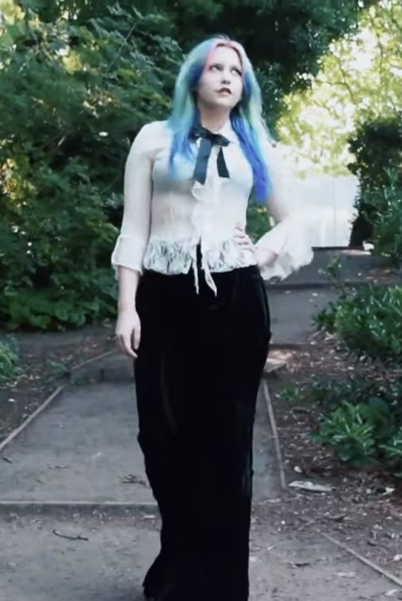 lotusrosetv's tweet image. the way rhana looks absolutely STUNNING in all these outfits, literally the perfect end to the season #styledbysmidge