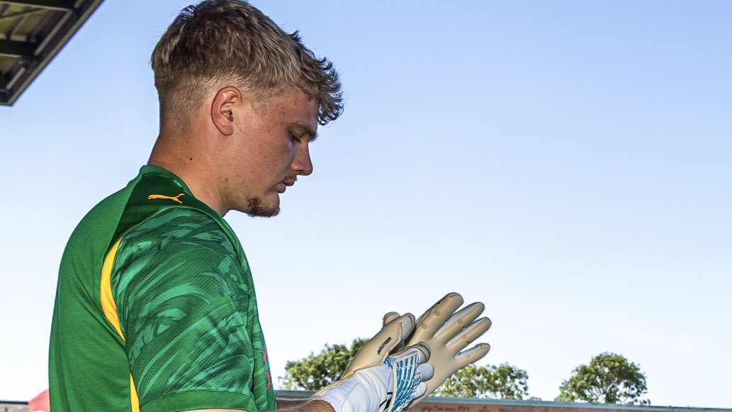 crewealexfc's tweet image. Fits like a glove 🧤

#CreweAlex