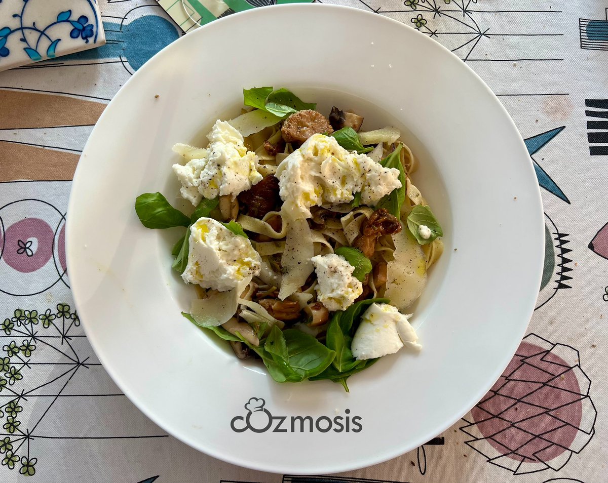 CVlattas's tweet image. "Paglia e Fieno" fettuccini all uovo - wild mushrooms and buffalo
mozzarella
.
Ρε μπαγάσα Σπιγκς, άνοιξε σαμπάνια και βάλε κάτι για το παλικάρι το ντιλιβερά 🐈 @spigaro
.
#Pasta #pastaFriday
#pastaFridaySociety
#cookforlove #cook_bots
#2LouBayFood #Dublin
#foodforfun #lovepasta