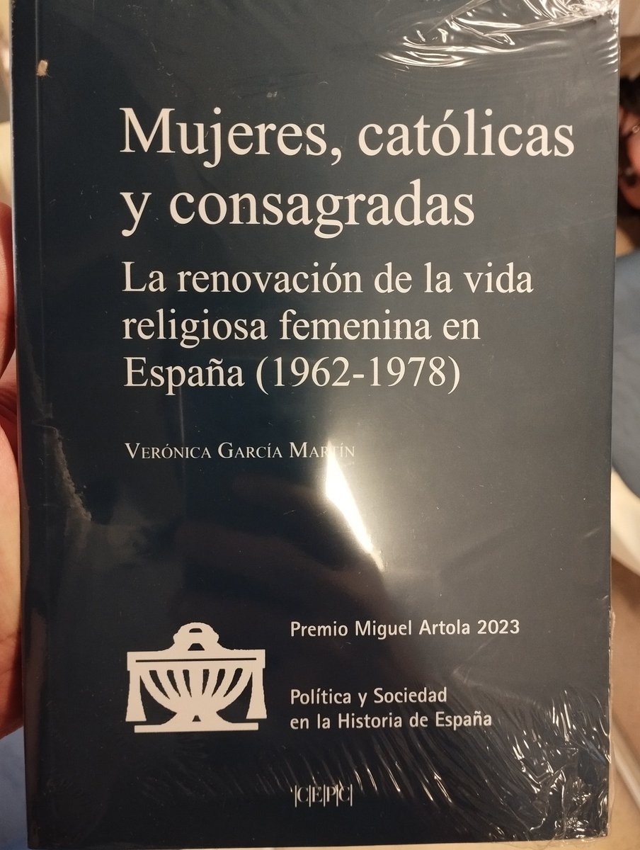 Ya tengo en mis manos el fantástico y premiado libro de <a href="/veromgarcia6/">Verónica García</a> . ¡¡Con ganas de leerlo!! Muchas gracias por el regalo 🥳