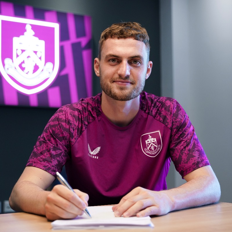 BurnleyOfficial's tweet photo. We are delighted to confirm the signing of Jacob Bruun Larsen, who rejoins the Club from VfB Stuttgart for an undisclosed fee.

Welcome back, Jacob ✍️