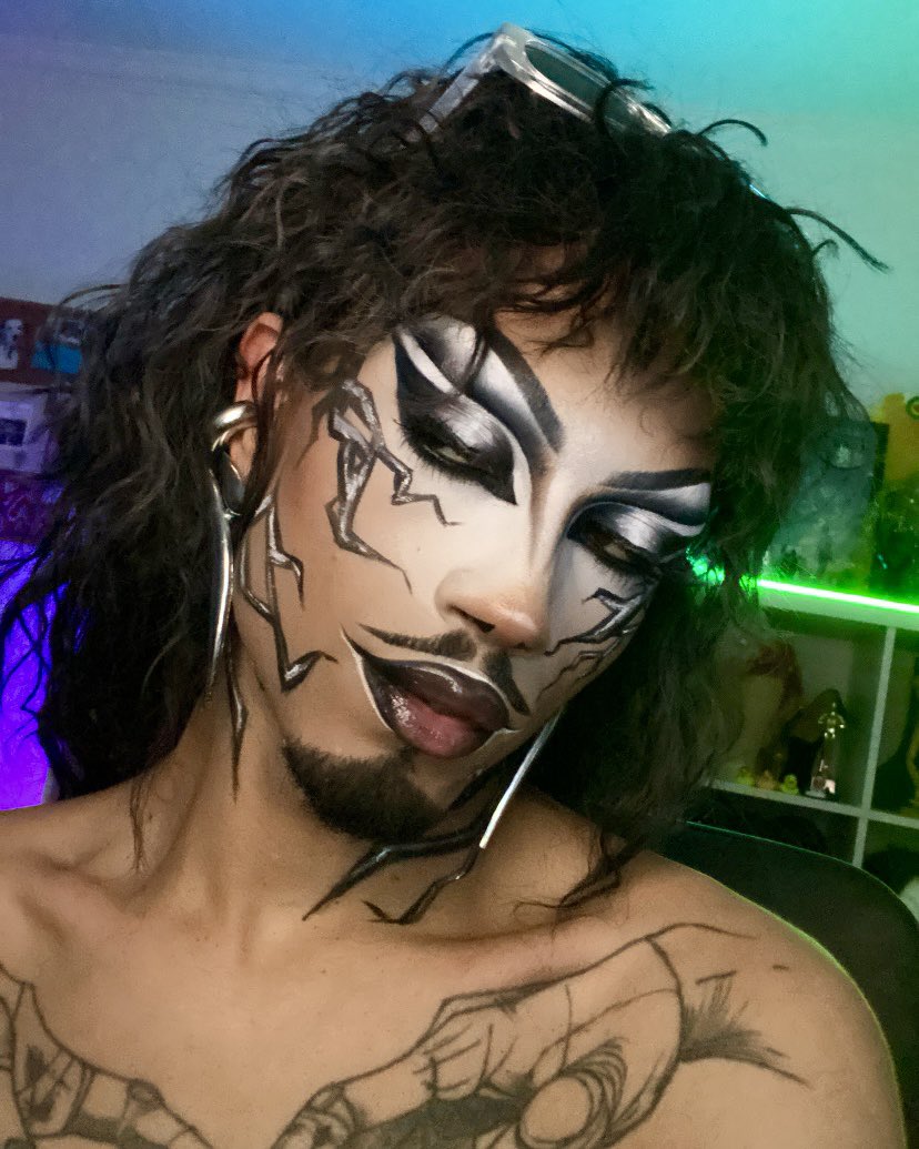 The symbiosis got our pussy!

NEW season is out 💖✨

Live now
Twitch.tv/innylegs 👈🏽