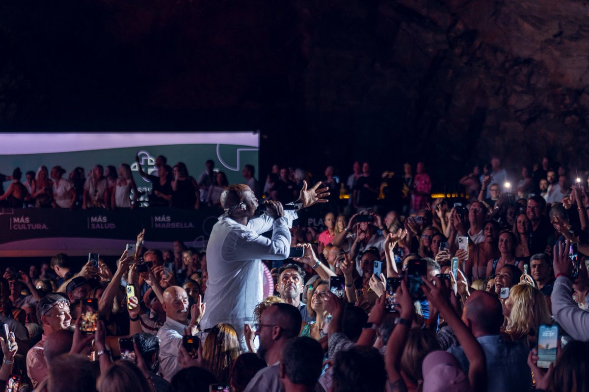 ☮️✌🏾 “Sé una superestrella y haz que tu público se enamore de ti”.

ICONIC, <a href="/Seal/">Seal</a> 

#StarliteOccident2025🌴