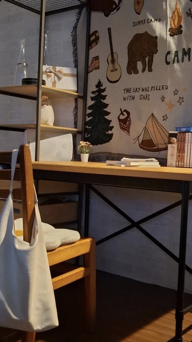 終於結束一年級最後的作業了
時間過好快，好多事情都在慢慢的學習
真的好累哦！但過程是快樂的
終於可以當一下快樂小廢物了(๑Ő௰Ő๑)

這個圖是拍攝的其中一個場景
#薯心心