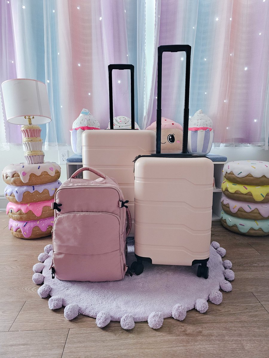 All packed and ready for Texas! 🧳Can’t wait to finally attend the <a href="/ZouffleGG/">Zoufflé</a> Fort Worth monthly in person. It’s been amazing building this series with <a href="/praeturion/">ZFN - OH LAWD</a> and <a href="/JeremyUnexalted/">Jeremy</a> and now I get to experience it firsthand 🥹💖