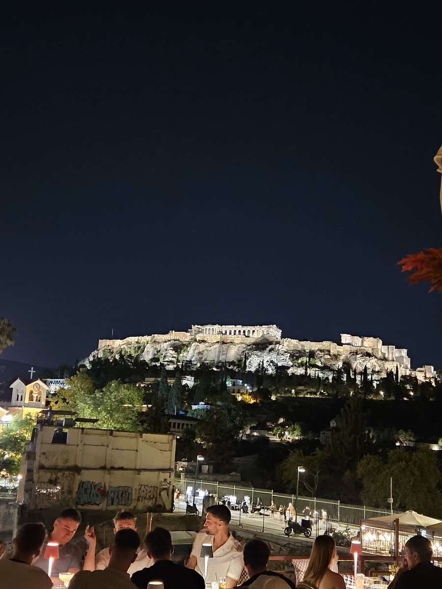 Tatildeyiz bir sene köpek gibi çalışıp 10 gün tatil. Kahrolsun kapitalizm. Neyse memlekete geldik.