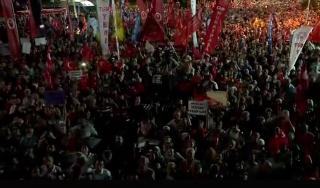 Şimdi de ANTALYA!

Cumhuriyet Halk Partisi Genel Başkanı sayın Özgür Özel'in liderliğinde Antalya mitingi!

Bu terler; Cumhuriyet'imiz için, milletimiz için, demokrasi için, hak hukuk adalet için.

#Antalya