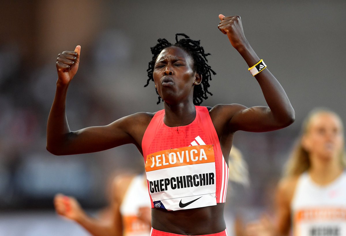 Currently watching the #MonacoDL with 800m legend Janeth Jepkosgei.

As Nelly Chepchirchir storms to victory in the 1000m — now 4th on the all-time list — Janeth leans in and tells me: 
“I’ve had Nelly under my wing… and there’s another assassin coming — her younger sister.” 👀