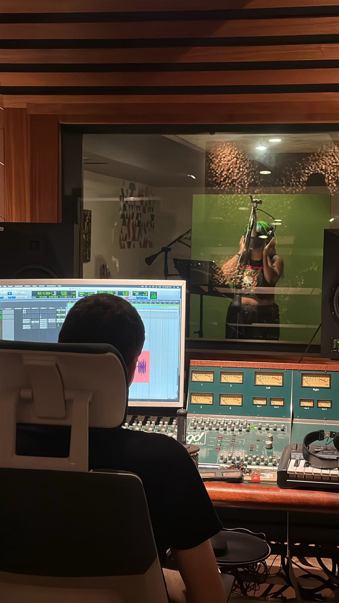 MMATAOnTour's tweet image. Ada & Edith live from the studio via their broadcast channel on IG 👀👀👀👀
