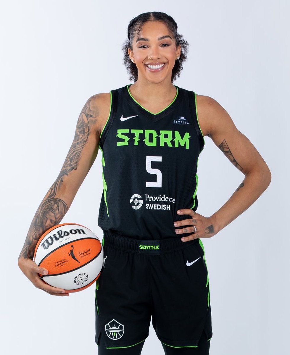 As we reach the midpoint of the season, Gabby Williams is most certainly among the frontrunners for both Defensive Player of the Year and Most Improved Player. She’s been playing like a top-20 player all year, setting career highs across the board with (13.8) points, (4.8)