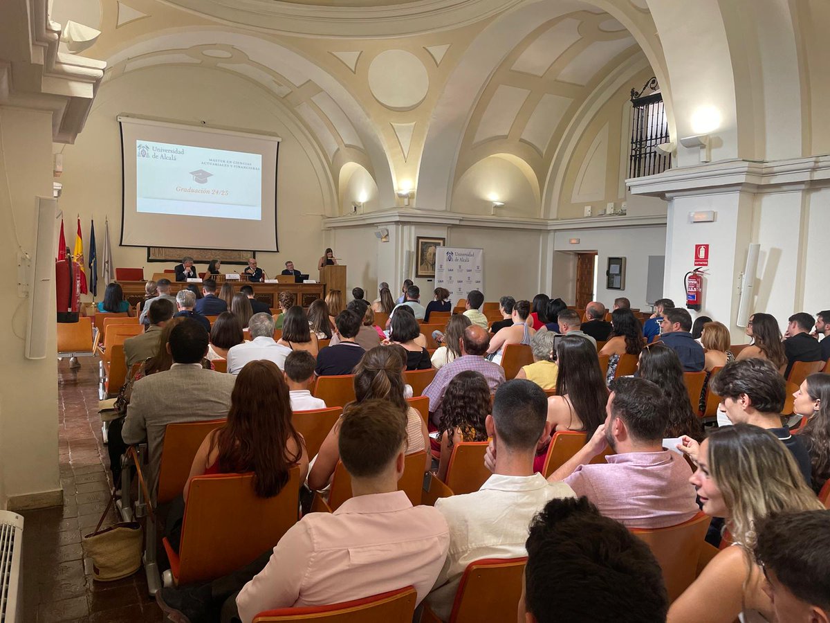 Graduación estudiantes Master Actuariales <a href="/UAHes/">Universidad Alcalá</a> <a href="/FCEET_UAH/">Facultad C. Económicas, Empresariales y Turismo</a>

Gran acto