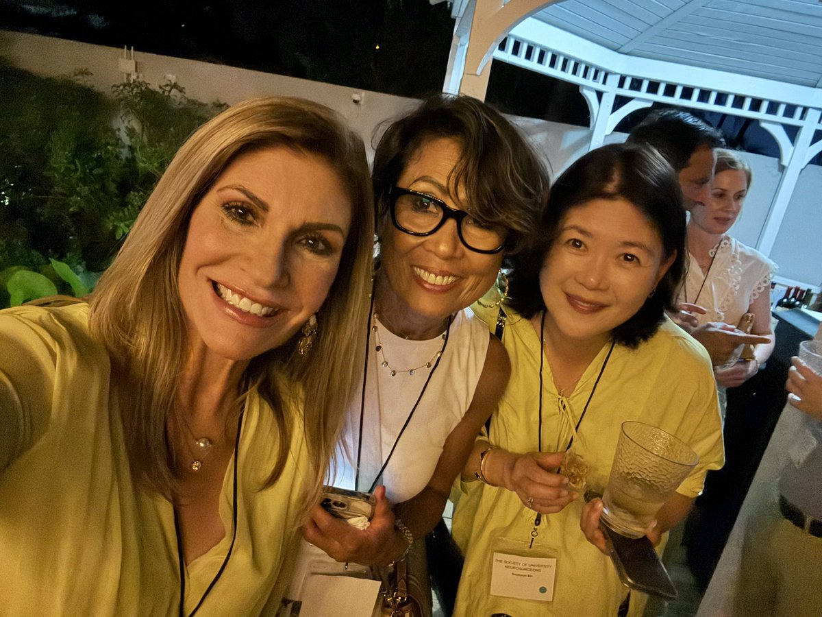 TereRodriguezTV's tweet image. On this #FBF sharing some pics of a recent visit to beautiful #PuertoRico with @AllanLeviMD & friends while attending the 2025 annual meeting of the #SocietyofUniversityNeurosurgeons #SUN #islaverde