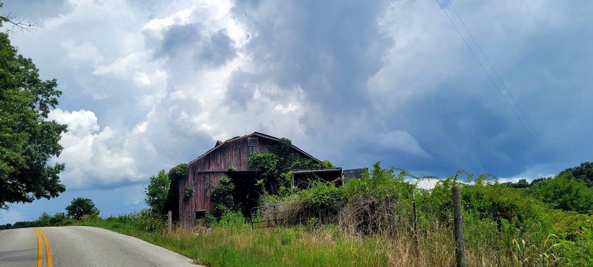 longhunter09's tweet image. Nothing like a summer afternoon pop-up thundershower in the south.