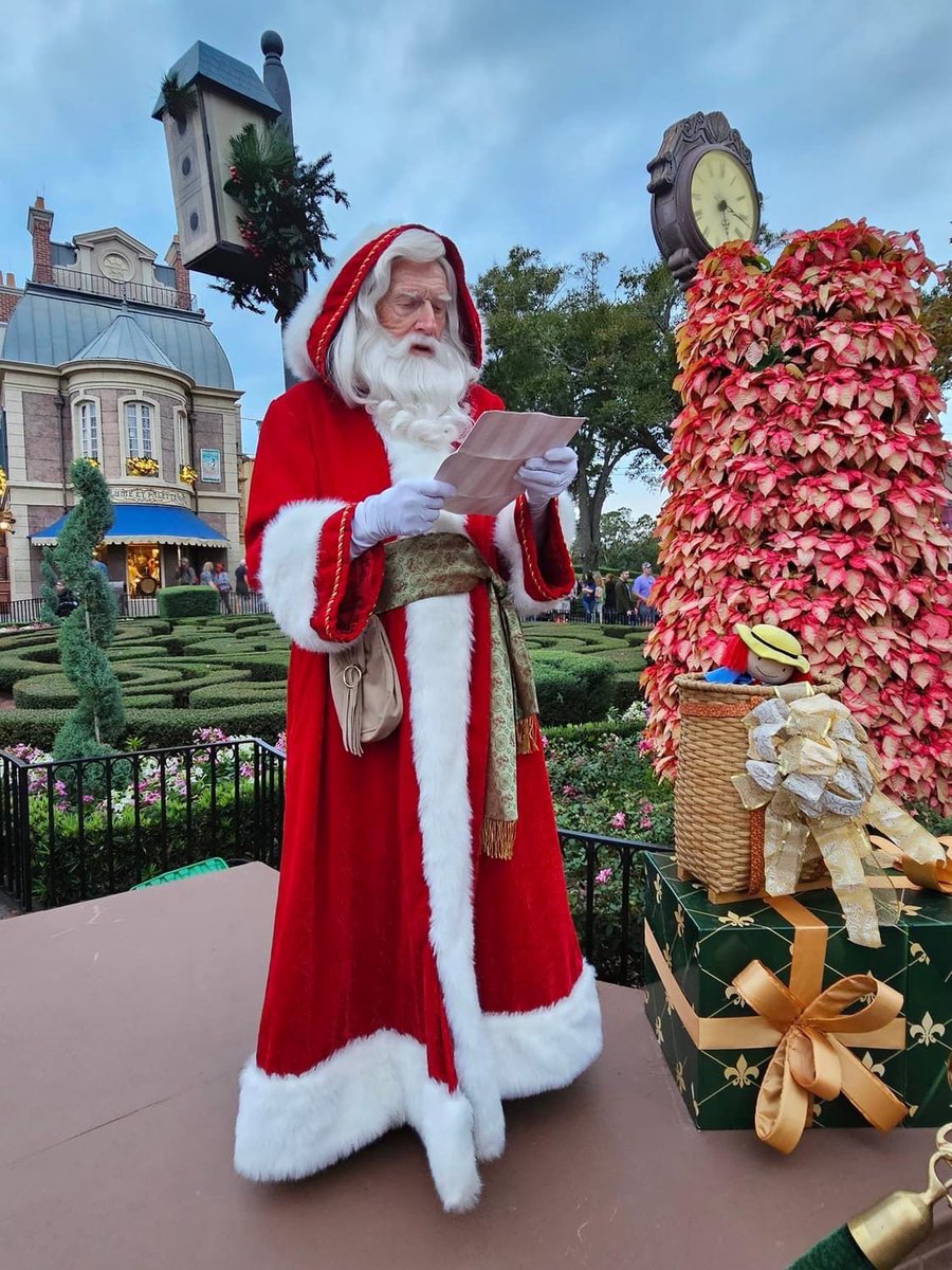 Mark your calendars! ✨ EPCOT’s Festival of the Holidays returns Nov. 28–Dec. 30 🎄🎁
🌟 Candlelight Processional
🍪 Holiday Cookie Stroll
🎶 JOYFUL! Concerts
🌍 World Showcase storytellers
❄️ Ride overlays + Olaf’s scavenger hunt
Let’s plan your holiday magic! 🏰