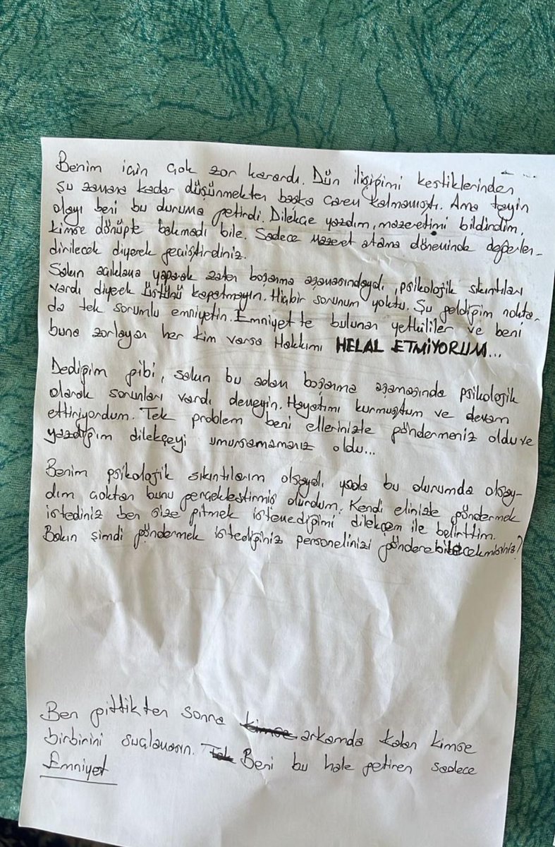 🚨 Bugün İntihar Ederek Yaşamına Son Veren Polis Memuru Mehmet Selçuk'un İntihar Mektubunda Yazdığı "Hakkımı Helal Etmiyorum"  Sözü Zulmü ve Polisin Sahipsizliğini Anlatıyor. 

#MerkezÖlüyoruz