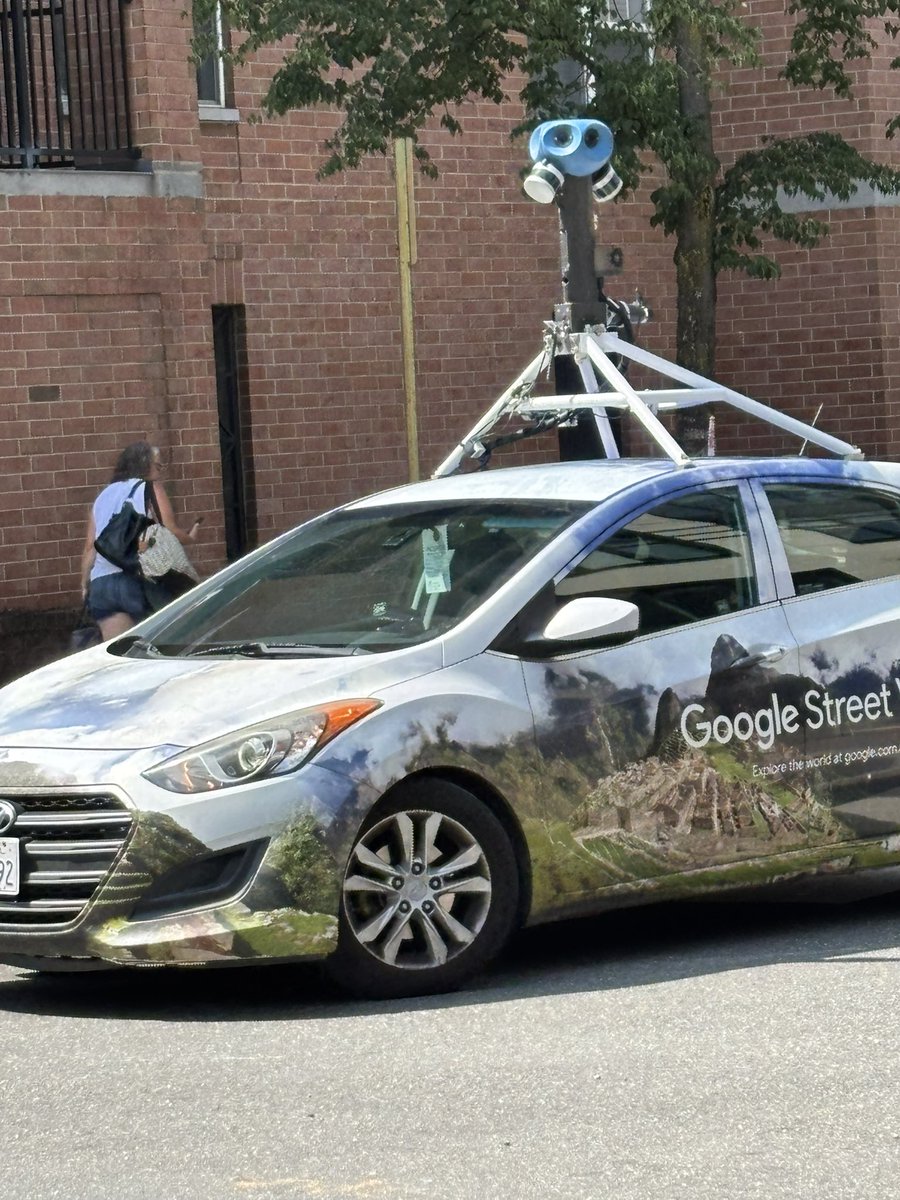 sdl300's tweet image. Currently crawling through Hoboken traffic be on the lookout you could become famous.