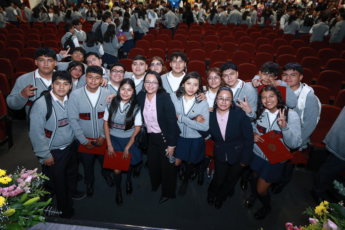 DGEMSedomex's tweet photo. 🎓 La generación 2022-2025 del CBT Núm. 1 de Naucalpan concluye una etapa importante.

Felicitamos a estudiantes, maestras y maestros que caminaron juntos estos años. 
¡Mucho éxito en lo que sigue! https://t.co/doZynBWMnI