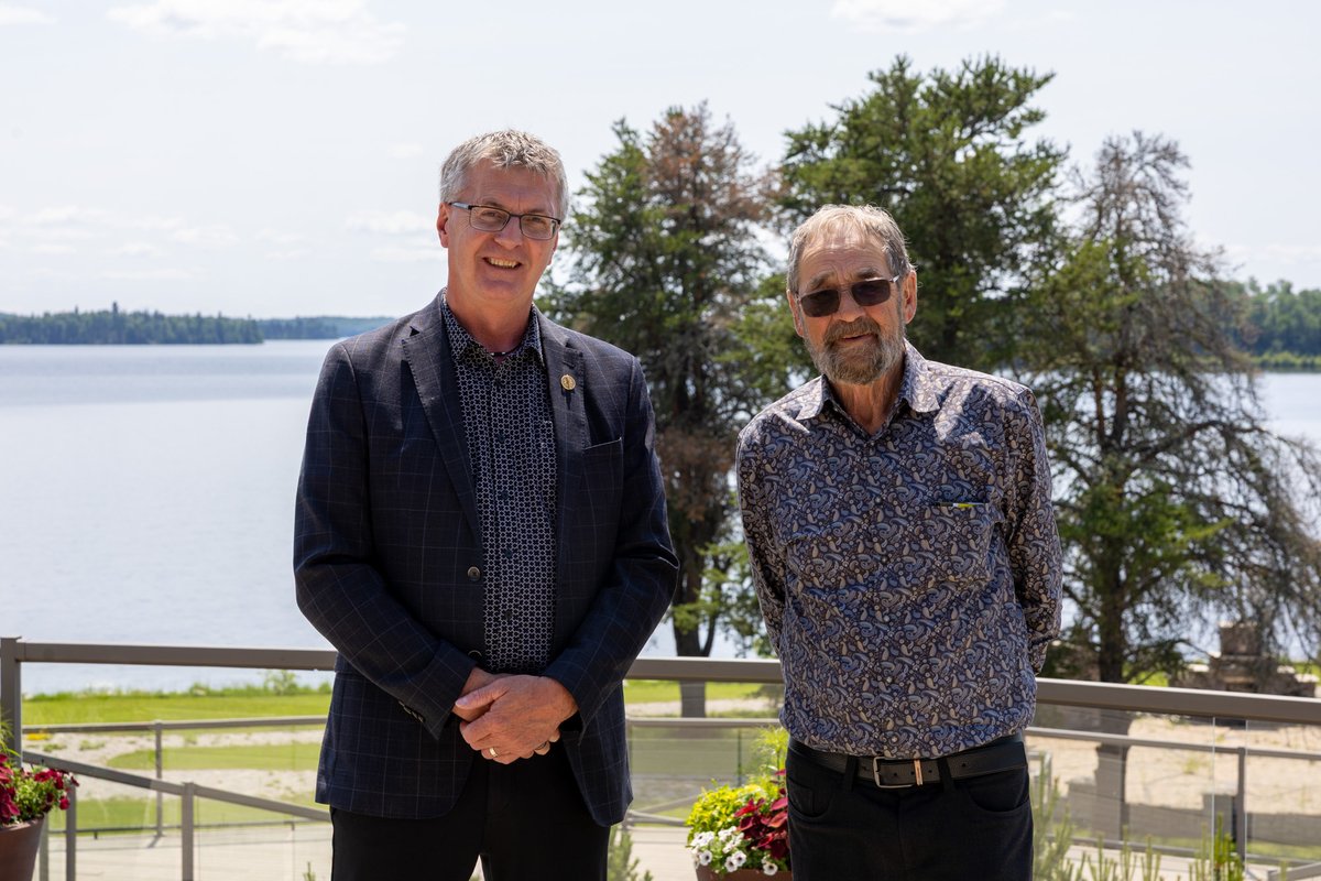 KevinHollandMPP's tweet image. Thank you to Quentin Snider of Lac des Mille Lacs First Nation for taking the time to meet with me and for giving us a tour of your community culture centre and roundhouse.
#ThunderBayAtikokan #LacDesMilleLacs #FirstNations