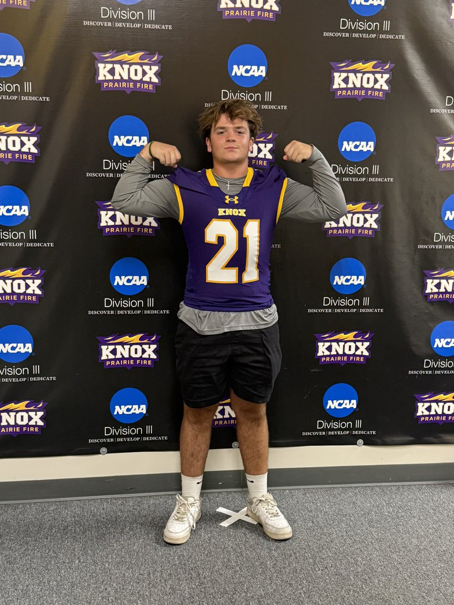 Had a great time today with <a href="/FB_KnoxCollege/">Knox College Football</a>. Huge thanks to the Knox college staff for showing me around campus and <a href="/Coach_Bontrager/">Seth Bontrager</a> and <a href="/CoachFarbes/">Eric Farbes</a> for the facilities tour. Can’t wait to see what the future holds! <a href="/CoachWillits/">Aaron Willits '08</a> <a href="/CoachDomParello/">Dom Parello ‘19</a> @CoachDoughty
<a href="/CoachB_CAUDILL/">Ben Caudill</a>